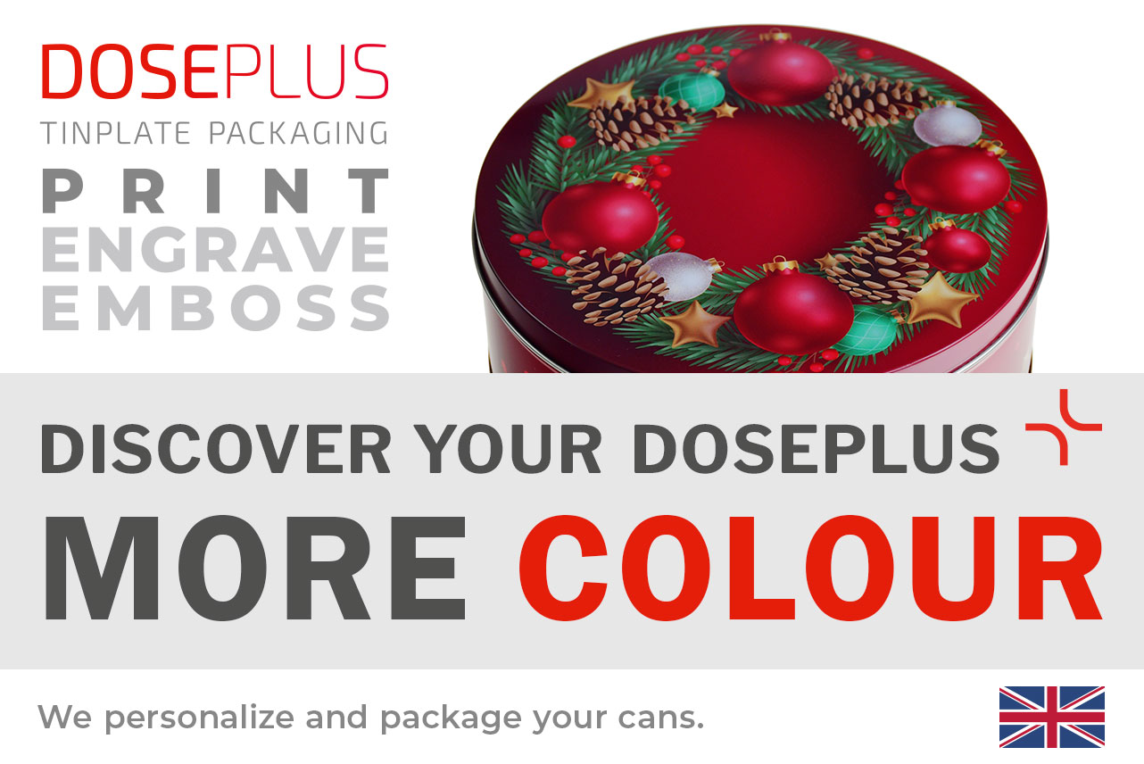 Doseplus round metal tin with Christmas design – wreath of pine branches, red and green ornaments, golden stars and pinecones on red background. Text: “Emboss, laser, print – Discover your Doseplus, more color joy.”