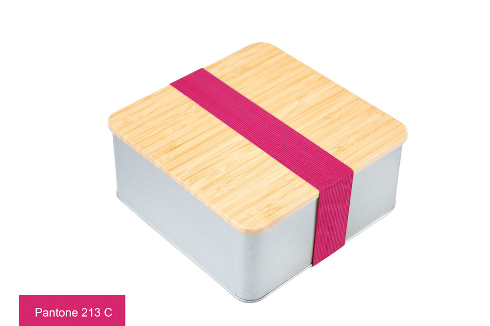Closed square tin with bamboo lid and pink ribbon (Pantone 213 C), photographed on a white background.