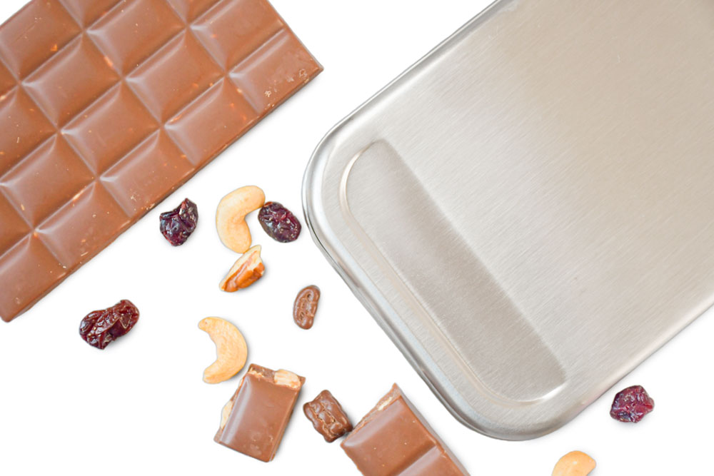 Stainless steel lid with chocolate, nuts, and dried fruit – sustainable replacement lid for lunch box