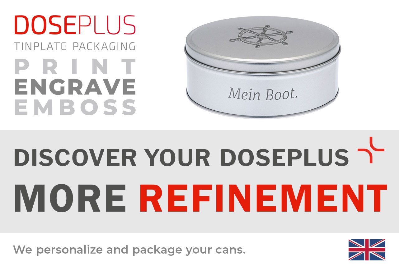 Doseplus round silver metal tin with engraved ship wheel and the text “Mein Boot.” Text: “Emboss, laser, print – Discover your Doseplus, more refinement.”