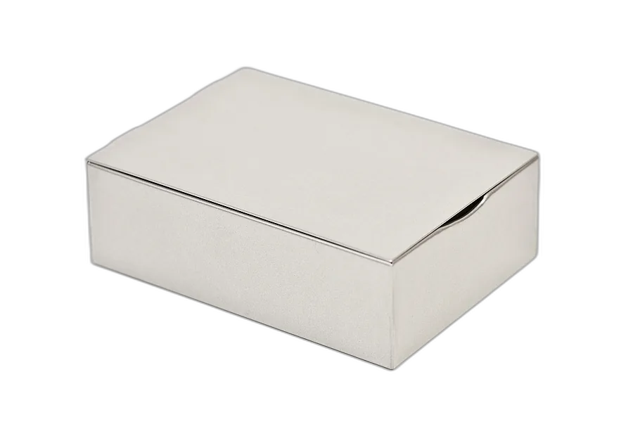 hinged lid box made of tinplate